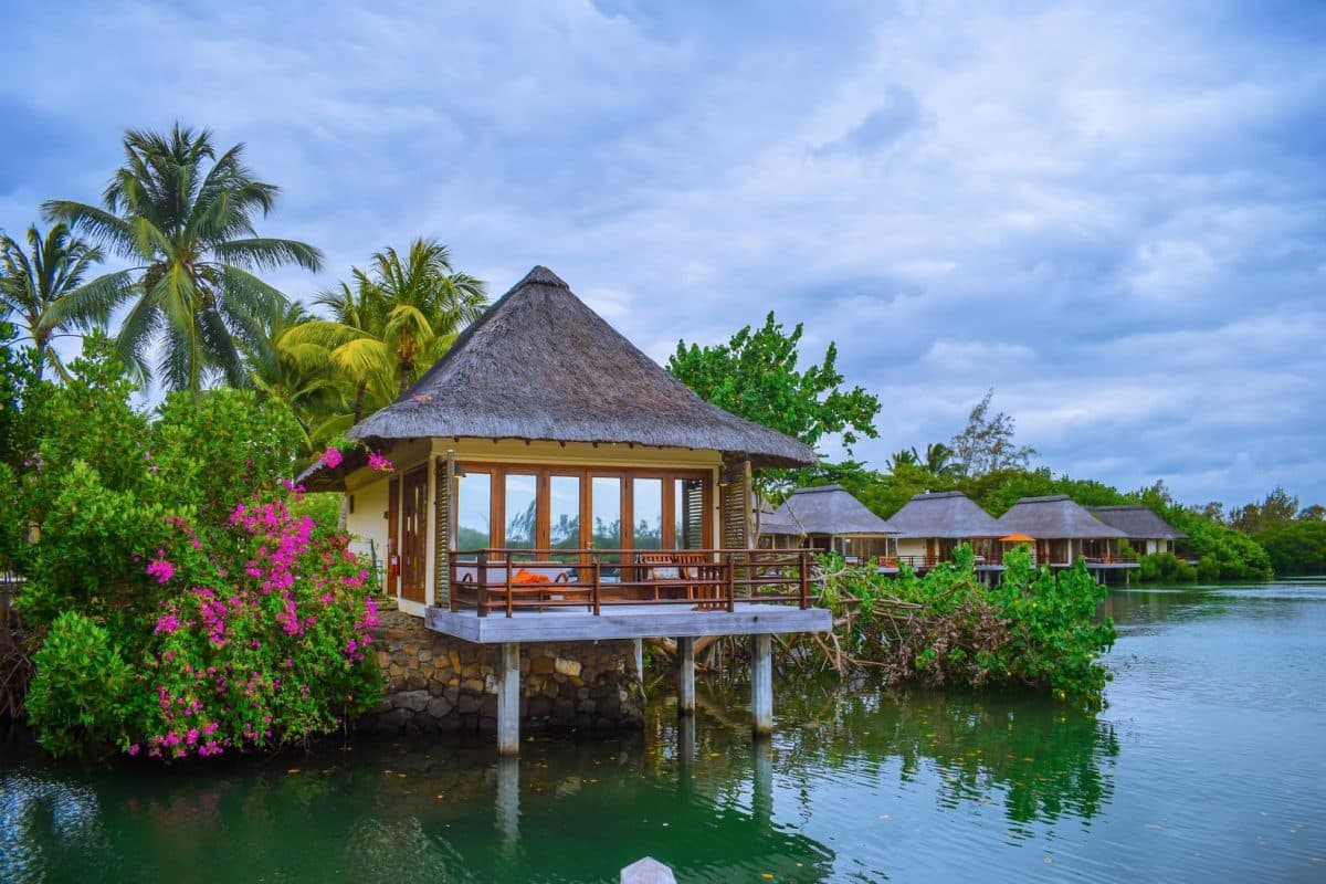 Mauritius. Villaer på påler i vannet. 5* resort